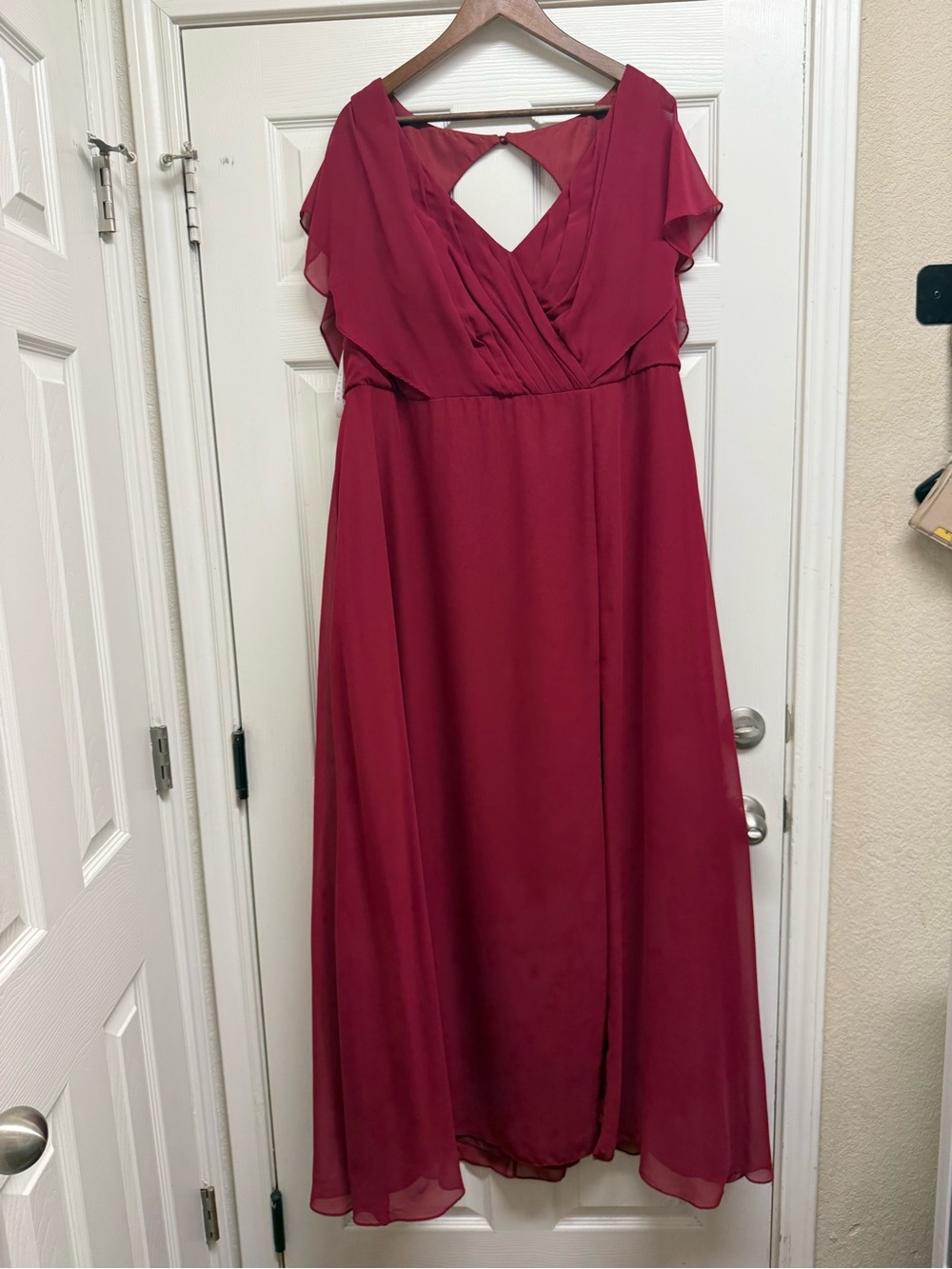 BURGUNDY AZAZIE BRIDESMAID DRESS IN SIZE 20